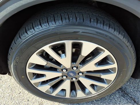 Used 2020 Ford Escape Titanium AWD/4WD image 4