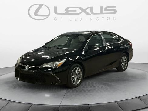 Used 2017 Toyota Camry SE FWD image 1