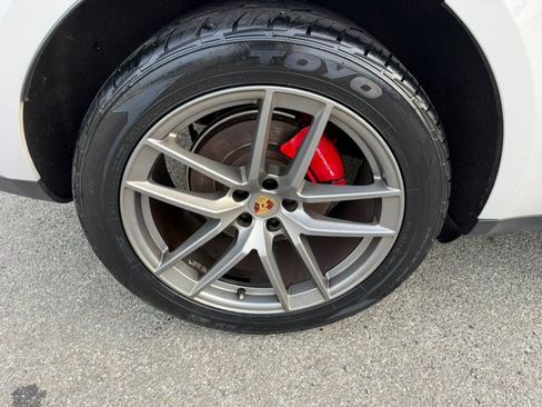 Used 2022 Porsche Macan S AWD/4WD image 13