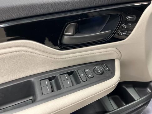 New 2026 Honda Odyssey Touring image 13