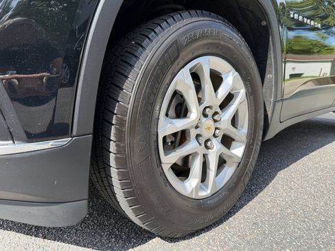 Used 2020 Chevrolet Traverse LT FWD image 35