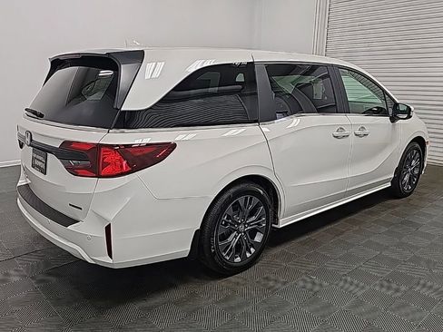 New 2026 Honda Odyssey Touring image 8