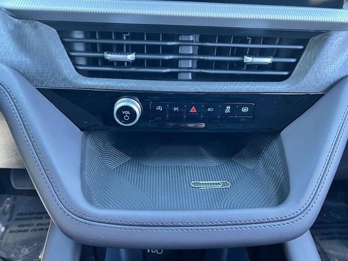 Used 2026 Ford Explorer Platinum w/ LUX Leather Package AWD/4WD image 22