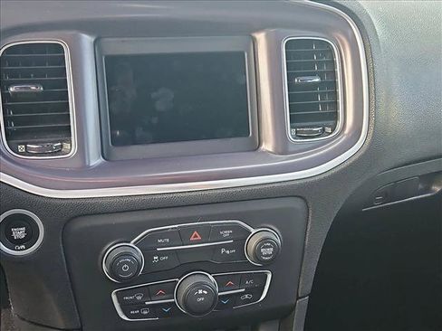 Used 2019 Dodge Charger SXT w/ Leather Interior Group image 11