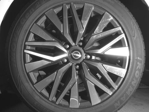 Used 2025 Nissan Altima 2.5 SV image 14