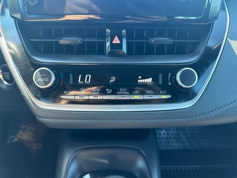 Used 2025 Toyota Corolla SE w/ Convenience Package FWD image 17