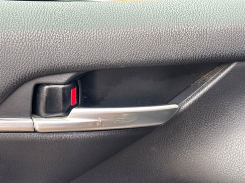 Used 2019 Toyota Camry SE image 7