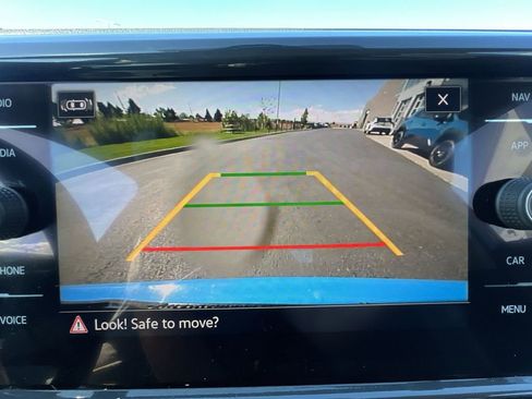 Used 2022 Volkswagen Taos SEL image 14