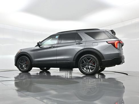 Used 2025 Ford Explorer ST-Line w/ ST-Line Street Pack image 51