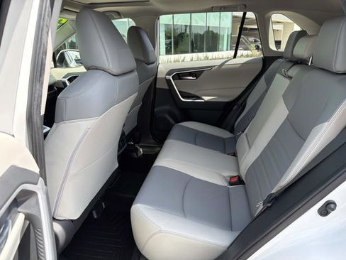Used 2023 Toyota RAV4 XLE Premium image 17