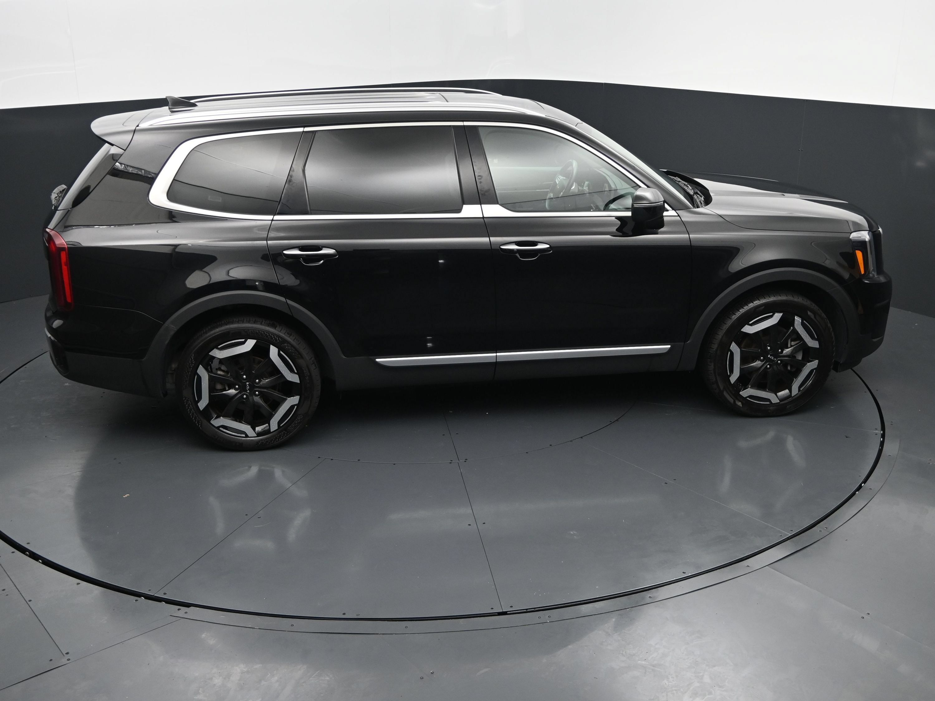 Used 2025 Kia Telluride S FWD image 31