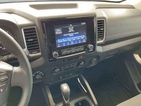 Used 2023 Nissan Frontier SV w/ Technology Package AWD/4WD image 12
