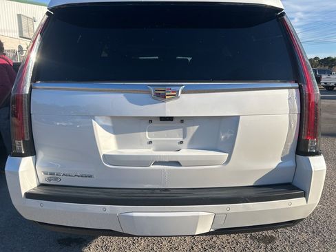 Used 2020 Cadillac Escalade Luxury image 6