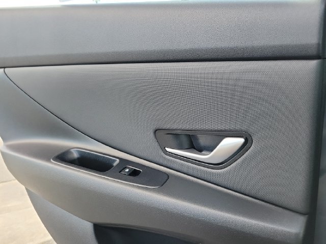 New 2026 Hyundai Elantra Limited FWD image 25
