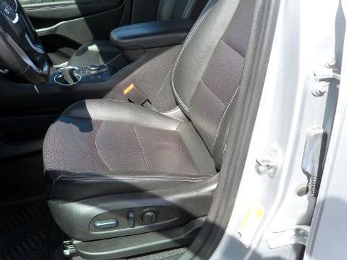 Used 2022 GMC Terrain SLT w/ Tech Package image 19