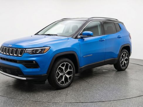 Used 2025 Jeep Compass Limited AWD/4WD image 2