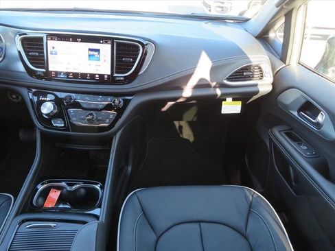 New 2026 Chrysler Pacifica Limited w/ S Appearance Package image 15