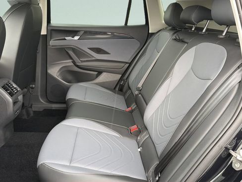 New 2026 Volkswagen Tiguan SE FWD image 28