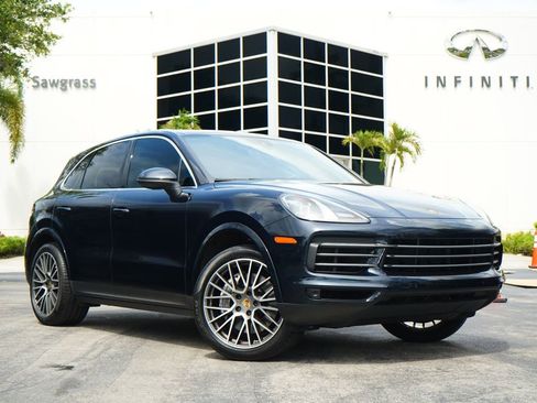 Used 2022 Porsche Cayenne AWD/4WD image 1