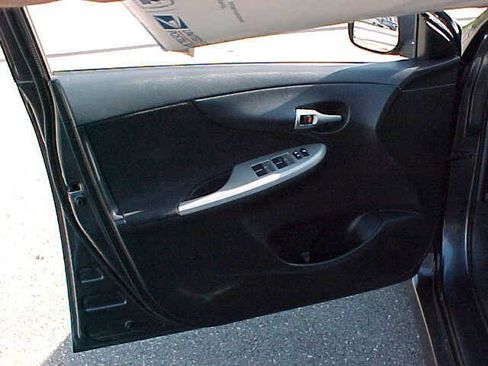 Used 2012 Toyota Corolla S image 17