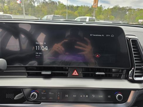 Used 2025 Kia Sportage EX image 19