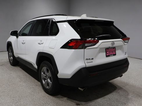 Used 2025 Toyota RAV4 XLE image 4