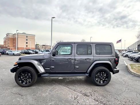 Used 2021 Jeep Wrangler Unlimited Sahara image 6