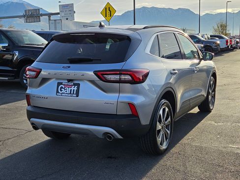 Used 2023 Ford Escape Platinum image 3