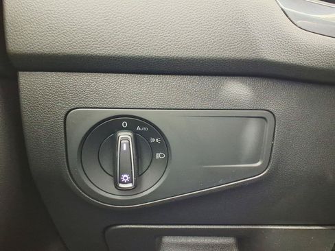 Used 2022 Volkswagen Tiguan SE w/ Panoramic Sunroof Package AWD/4WD image 22