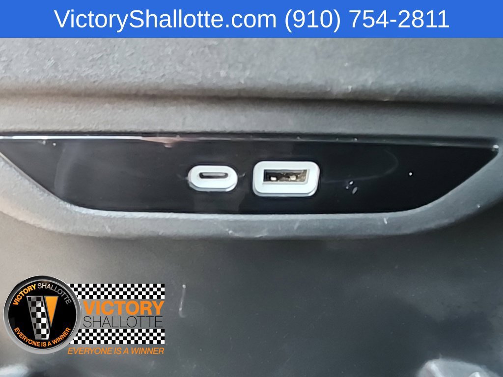 Used 2025 Chrysler Pacifica Limited FWD image 24