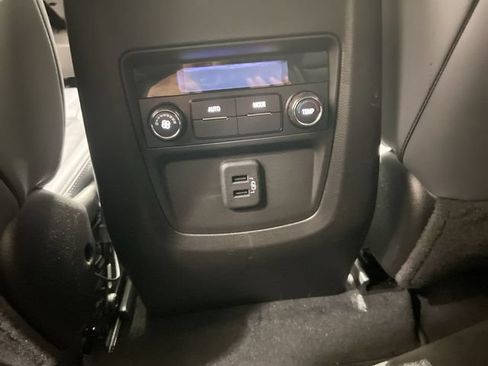 Certified 2023 Buick Enclave Essence FWD image 19
