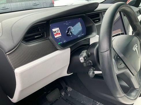 Used 2018 Tesla Model X 75D image 19