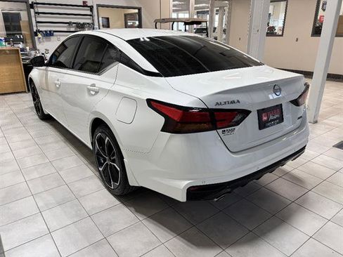 Used 2024 Nissan Altima 2.5 SR w/ SR Premium Package AWD/4WD image 2