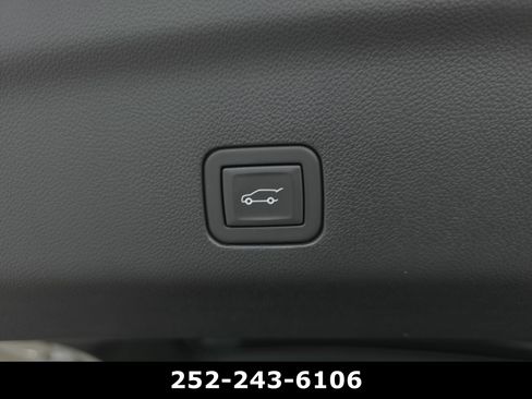 Used 2024 GMC Yukon SLT w/ SLT Luxury Package AWD/4WD image 40