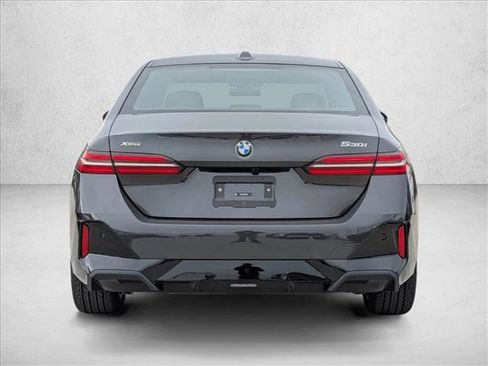 Used 2026 BMW 530i xDrive w/ M Sport Package AWD/4WD image 8