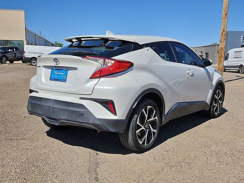 Used 2018 Toyota C-HR XLE image 3