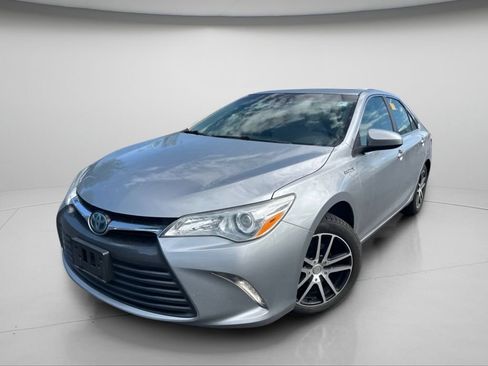 Used 2017 Toyota Camry XLE w/ Moonroof Package FWD image 13