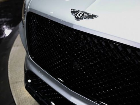 Used 2022 Bentley Bentayga image 17