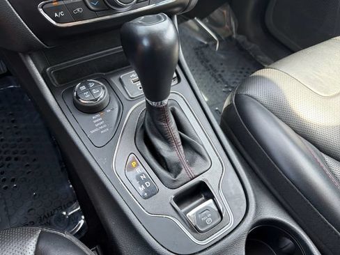 Used 2022 Jeep Cherokee Trailhawk w/ Sound & Nav Group AWD/4WD image 23