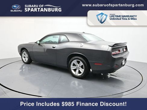 Used 2023 Dodge Challenger SXT image 5