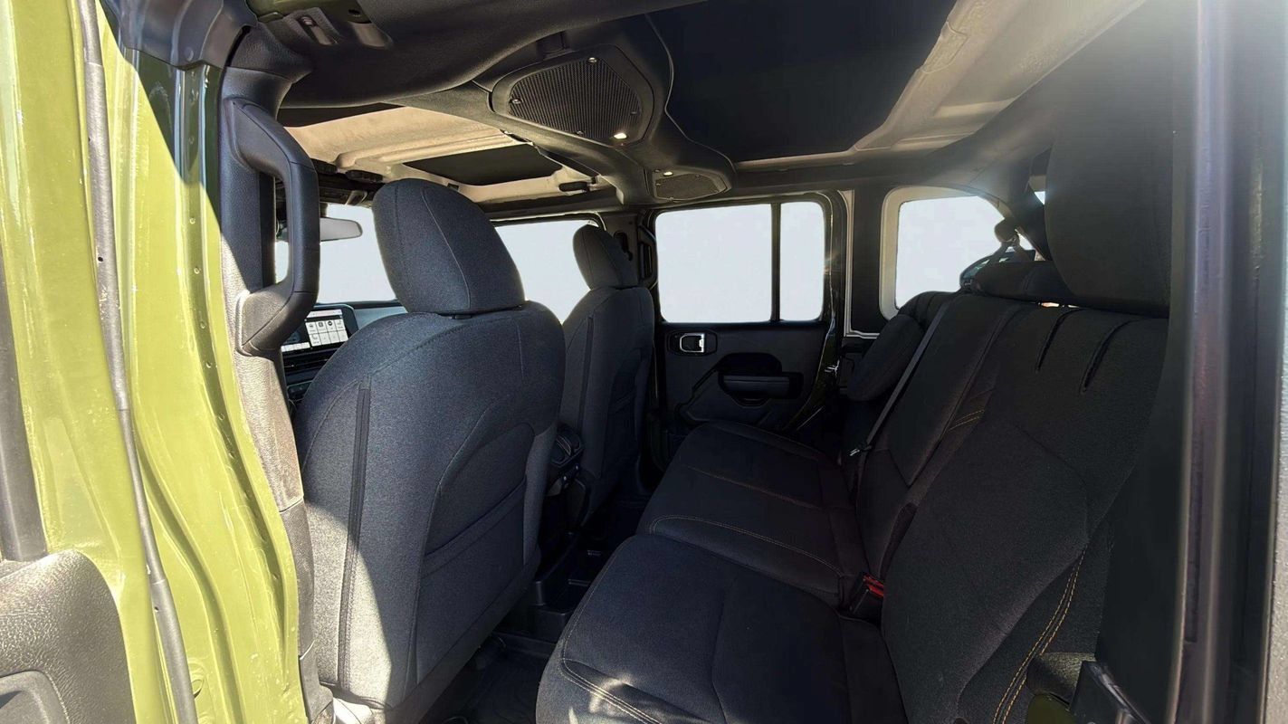 Used 2024 Jeep Wrangler Unlimited AWD/4WD image 10