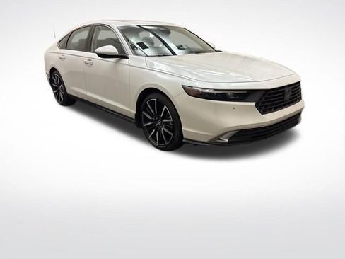 Used 2024 Honda Accord Touring image 3