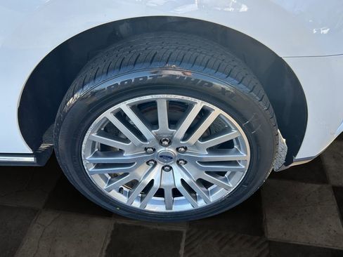 Used 2024 Ford Expedition Limited image 10