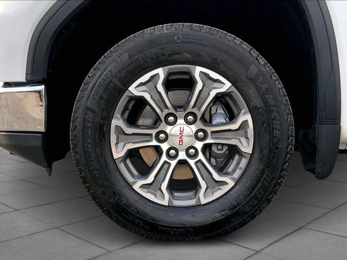 Used 2025 GMC Sierra 1500 SLT image 10