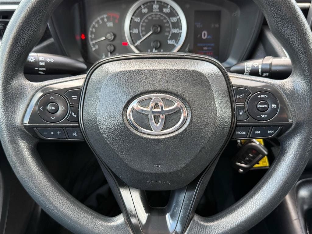 Used 2022 Toyota Corolla LE FWD image 18
