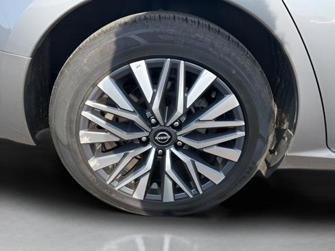 Used 2024 Nissan Altima 2.5 SV FWD image 21