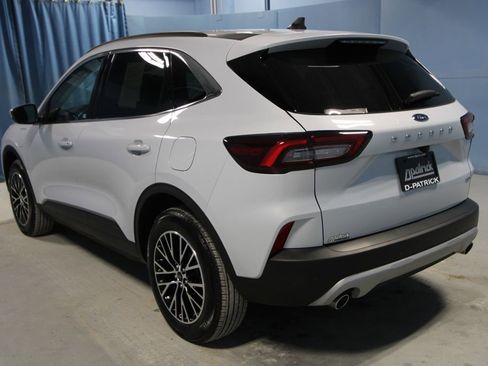 Used 2025 Ford Escape SE image 26