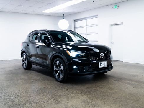 Used 2024 Volvo XC40 B5 Plus AWD/4WD image 25