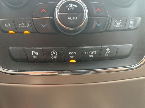 Used 2017 Jeep Grand Cherokee Laredo image 18