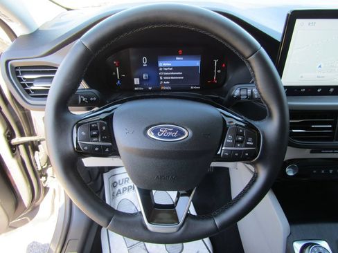 Used 2026 Ford Escape SE w/ Class II Trailer Tow Package FWD image 15